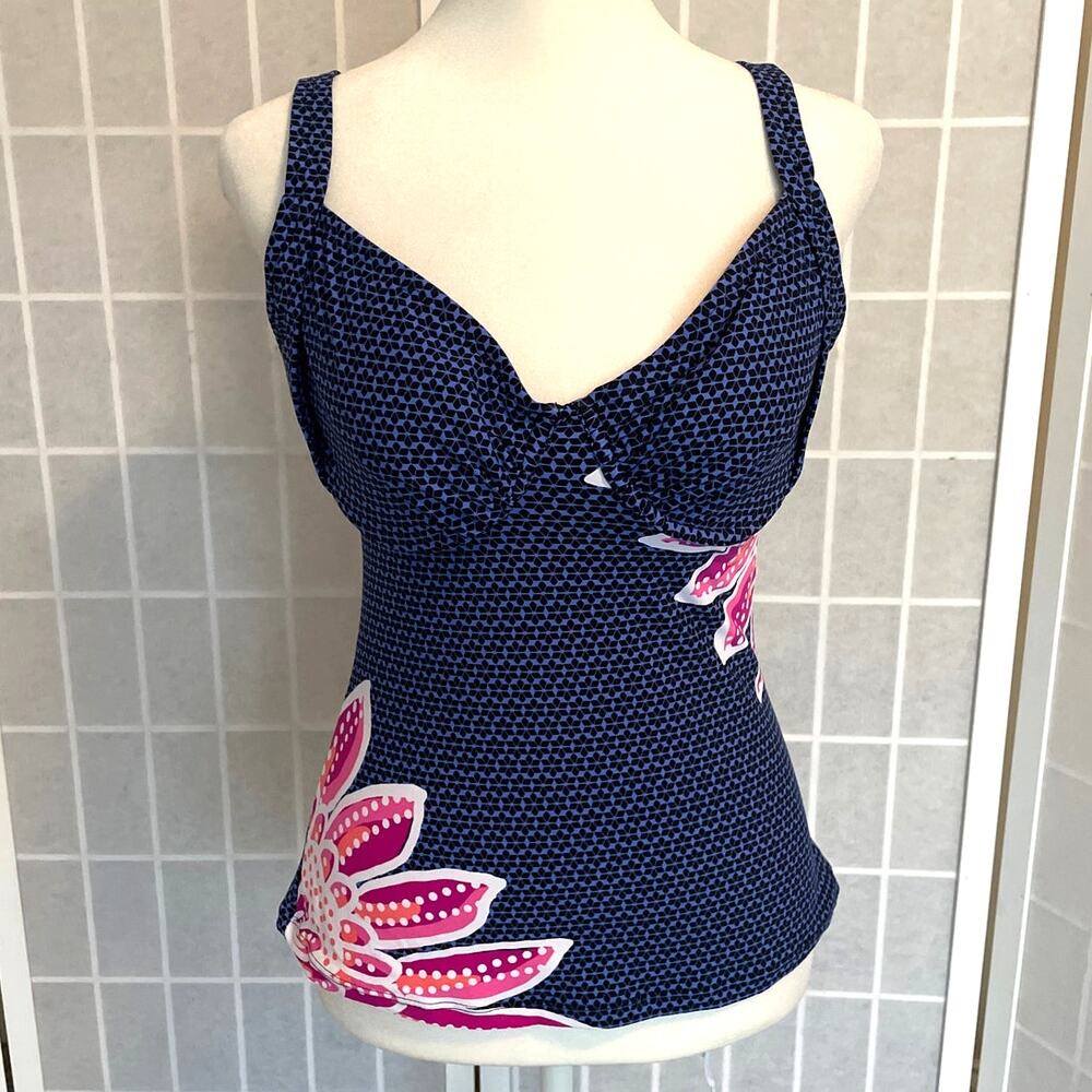 Title Nine Bodacious Tankini Top 32DD Navy Floral Underwire Support Active Beach